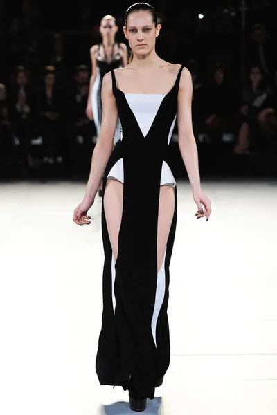 Look 14